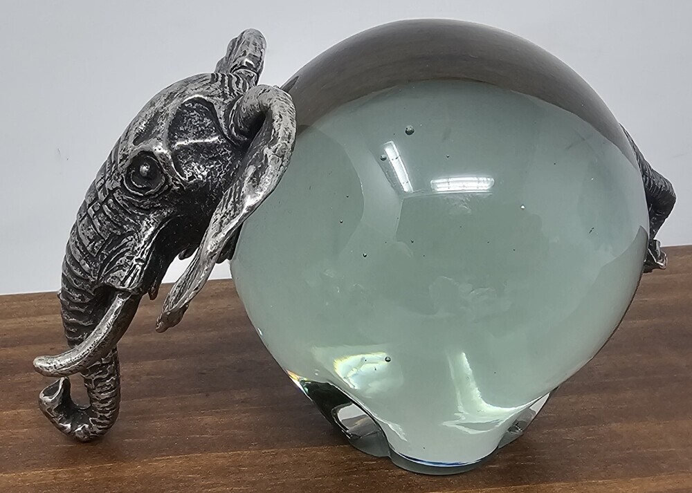 Vintage Makoulpa Pewter and Ngwenya Glass Ball Elephant Paperweight - Picture 5 of 9